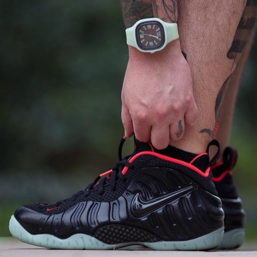 Yeezy foams gs size 5Y